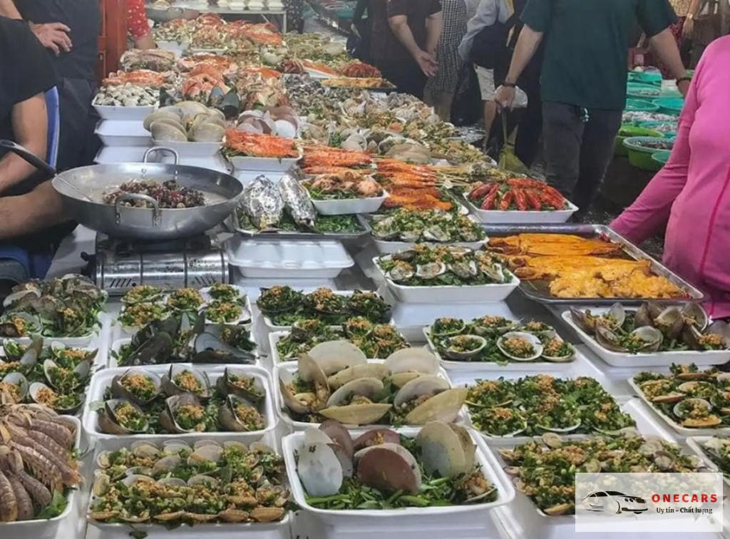 ​Thực phẩm tươi ngon tại chợ Hàng Dương