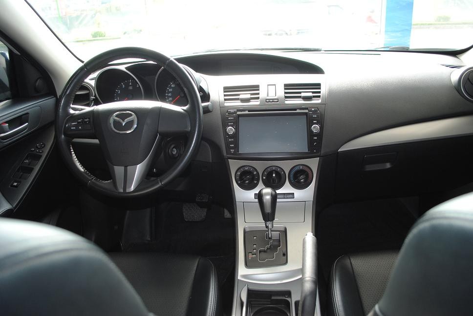 Nội thất dòng xe Mazda 3 bản 2010
