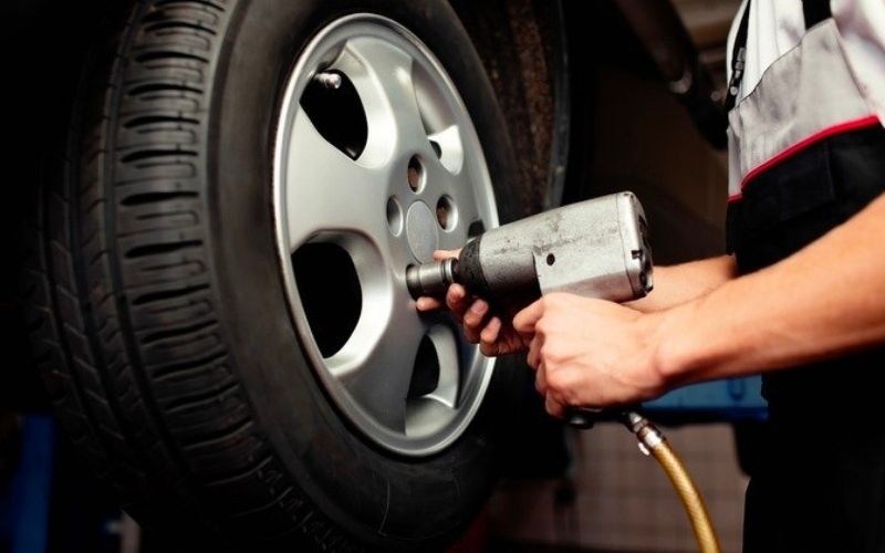 Đảo lốp ô tô là một bước rất quan trọng trong việc chăm sóc bảo dưỡng xe