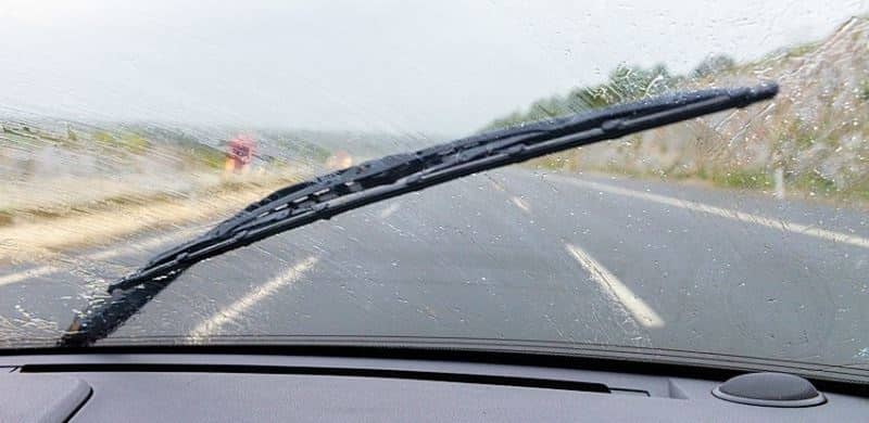 Dấu hiệu hỏng hóc của gạt mưa ô tô