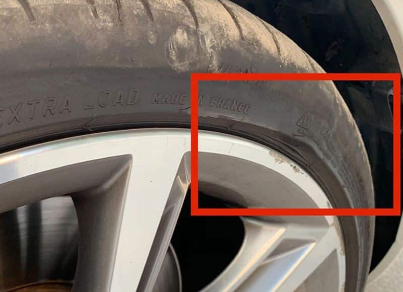 Lốp xe bị phồng rộp là dấu hiệu biết khi nào cần thay lốp xe ô tô