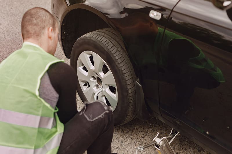 ​Mức phí bồi thường bảo hiểm khi xe nổ lốp