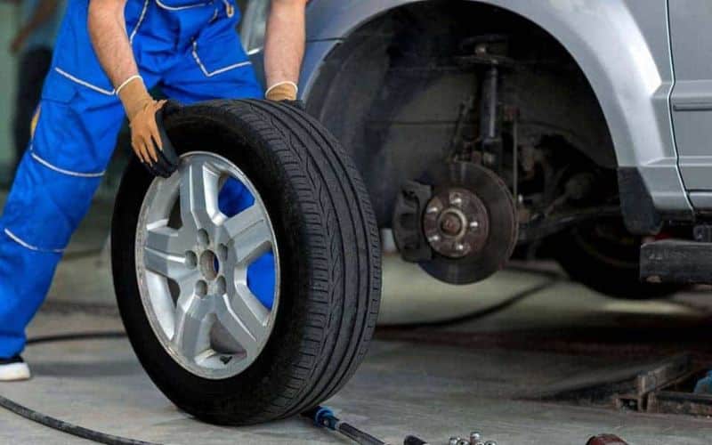 Sau khi xe đi khoảng 60.000 - 100.000 km cần phải thay lốp mới