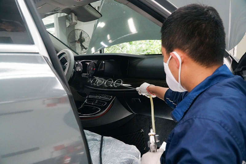 Vệ sinh điều hoà xe ô tô là cách xử lý điều hoà ô tô có mùi hôi hiệu quả