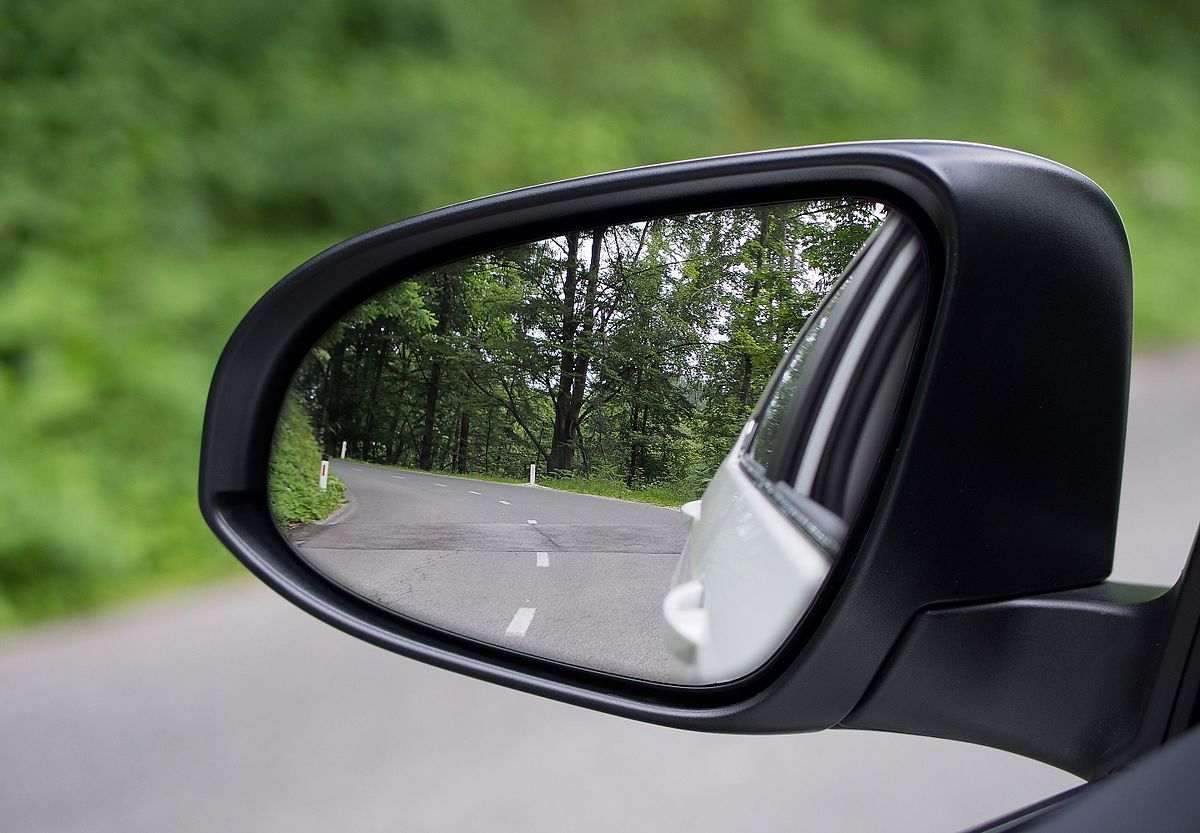 Cách chỉnh gương chiếu hậu ô tô chuẩn tối ưu quan sát hạn chế điểm mù
