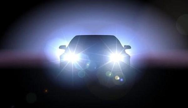 Cách nháy đèn pha xe ô tô: Đá đèn xin, nhường đường đúng chuẩn