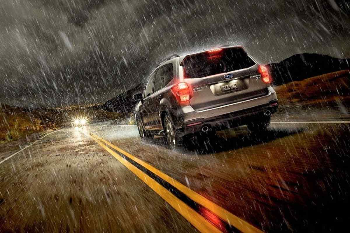 5 kinh nghiệm lái xe ô tô trời mưa an toàn cho các bác tài xế